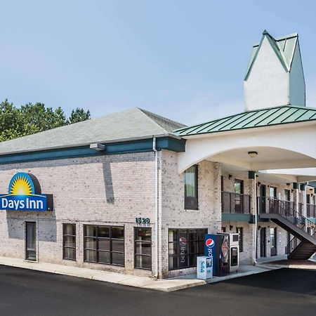 Brentwood Inn & Suites Suffolk Bagian luar foto