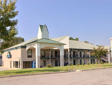Brentwood Inn & Suites Suffolk Bagian luar foto