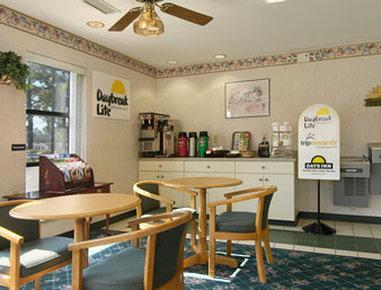 Brentwood Inn & Suites Suffolk Bagian luar foto