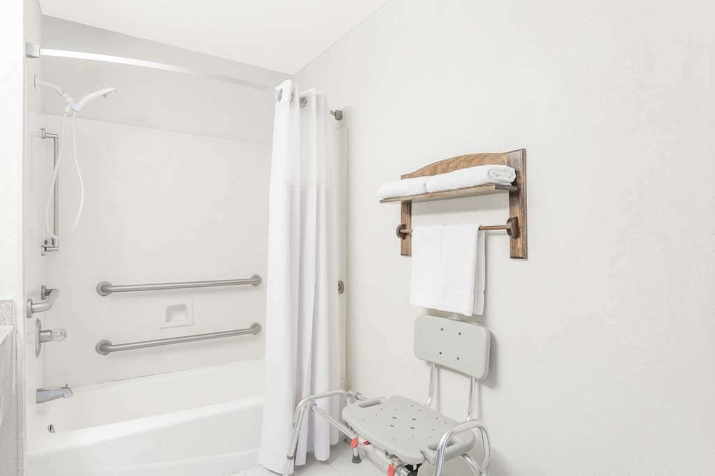 Brentwood Inn & Suites Suffolk Ruang foto